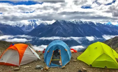 Как выбрать идеальную палатку для похода: советы по материалам, размерам и формам - Robinzon.ua