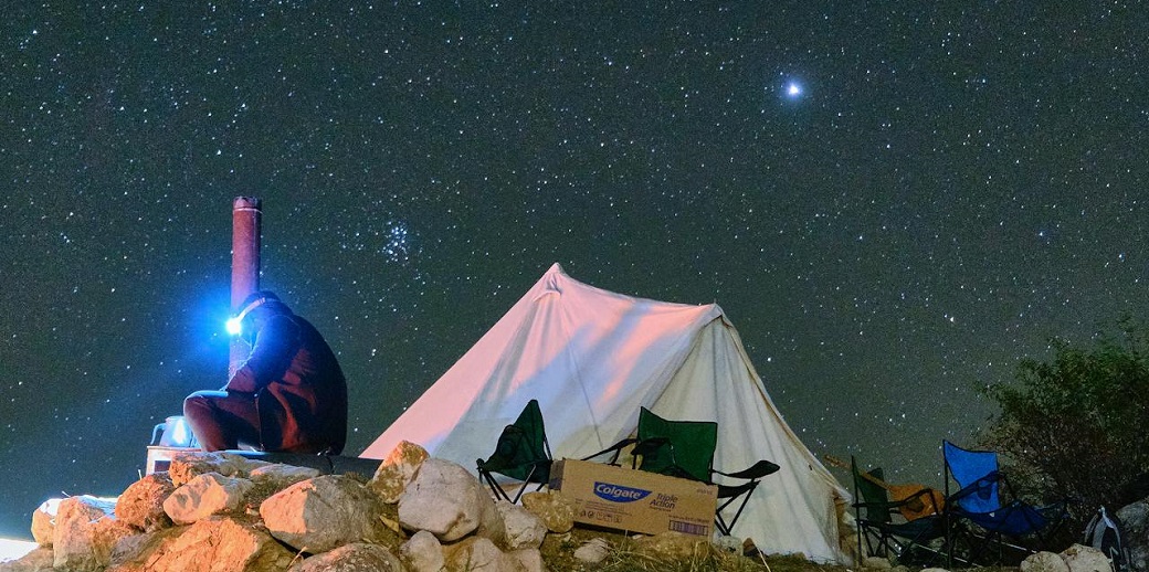 Кемпінгове освітлення: ліхтарі, налобники, гірлянди — що краще і коли? - Robinzon.ua