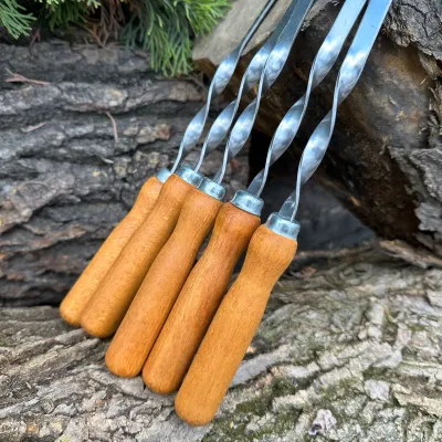 Шампур Mzavod з дерев'яною ручкою 580х10х2мм - 1 Шампур Mzavod з дерев'яною ручкою 580х10х2мм - 1 - Robinzon.ua