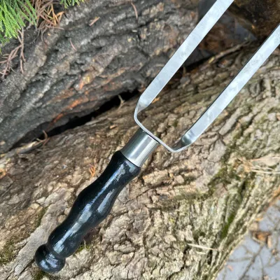 Двойной шампур Mzavod с деревянной ручкой 630х12х3мм черный - 1 - Robinzon.ua