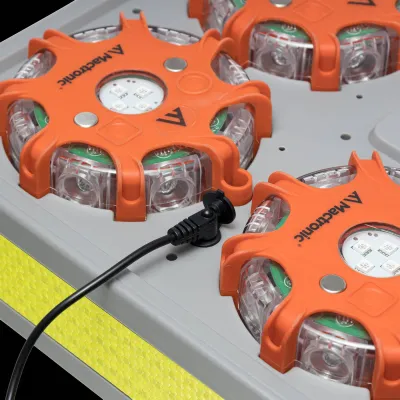 Комплект фонарей профессиональных Mactronic X-Flare (30 Lm) Red/Blue/Amber Recharg 12/220V (PSD0112) - 1 Комплект фонарей профессиональных Mactronic X-Flare (30 Lm) Red/Blue/Amber Recharg 12/220V (PSD0112) - 1 - Robinzon.ua