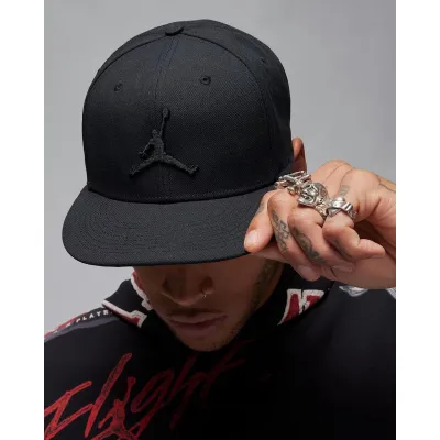 Бейсболка Jordan U PRO CAP S FB JUMPMAN Чорний M-L (7dFV5296-011 M-L) - 2 Бейсболка Jordan U PRO CAP S FB JUMPMAN Чорний M-L (7dFV5296-011 M-L) - 2 - Robinzon.ua