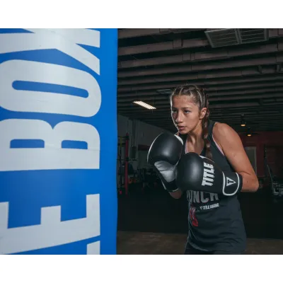 Боксерські рукавиці TITLE Boxing Dynamic Strike Black/White 16 oz - 5 - Robinzon.ua