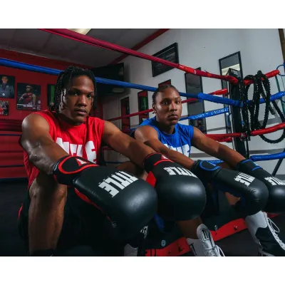 Боксерські рукавиці TITLE Boxing Dynamic Strike Black/Blue 14 oz - 5 - Robinzon.ua