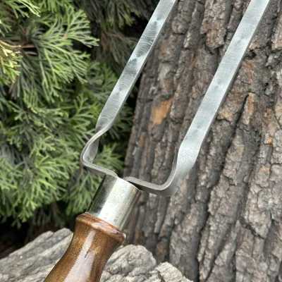 Двойной шампур Mzavod с деревянной ручкой 630х12х3мм ретро - 2 Двойной шампур Mzavod с деревянной ручкой 630х12х3мм ретро - 2 - Robinzon.ua