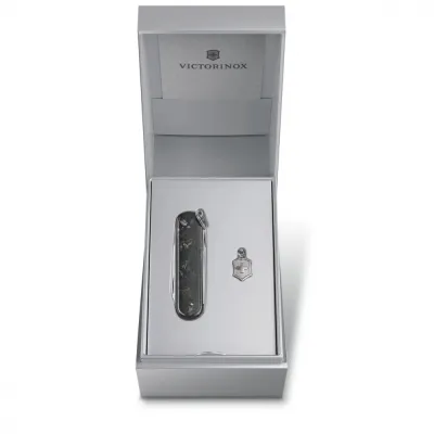 Складной нож Victorinox Classic SD Vx06221.90 - 3 - Robinzon.ua