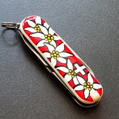 Розкладний ніж Victorinox Classic SD Vx06223.840 - 3 - Robinzon.ua