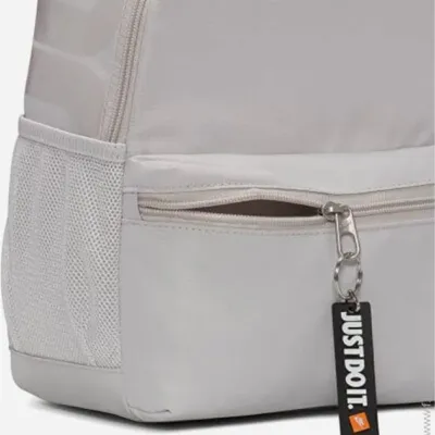 Рюкзак Nike Y NK BRSLA JDI MINI BKPK 11L сірий Діт 33x25x13 см - 4 Рюкзак Nike Y NK BRSLA JDI MINI BKPK 11L сірий Діт 33x25x13 см - 4 - Robinzon.ua