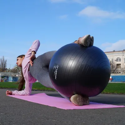 М'яч для фітнесу (фітбол) PowerPlay 4001 Ø65 cm Gymball Чорний + помпа - 4 М'яч для фітнесу (фітбол) PowerPlay 4001 Ø65 cm Gymball Чорний + помпа - 4 - Robinzon.ua