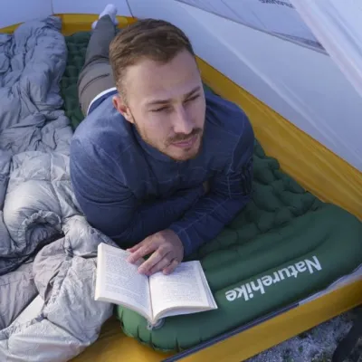 Надувной коврик с подушкой и насосом для надувания Naturehike синий CNK2300DZ0001 - 2 - Robinzon.ua