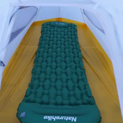 Надувной коврик с подушкой и насосом для надувания Naturehike зелёный CNK2300DZ0001 - 3 - Robinzon.ua